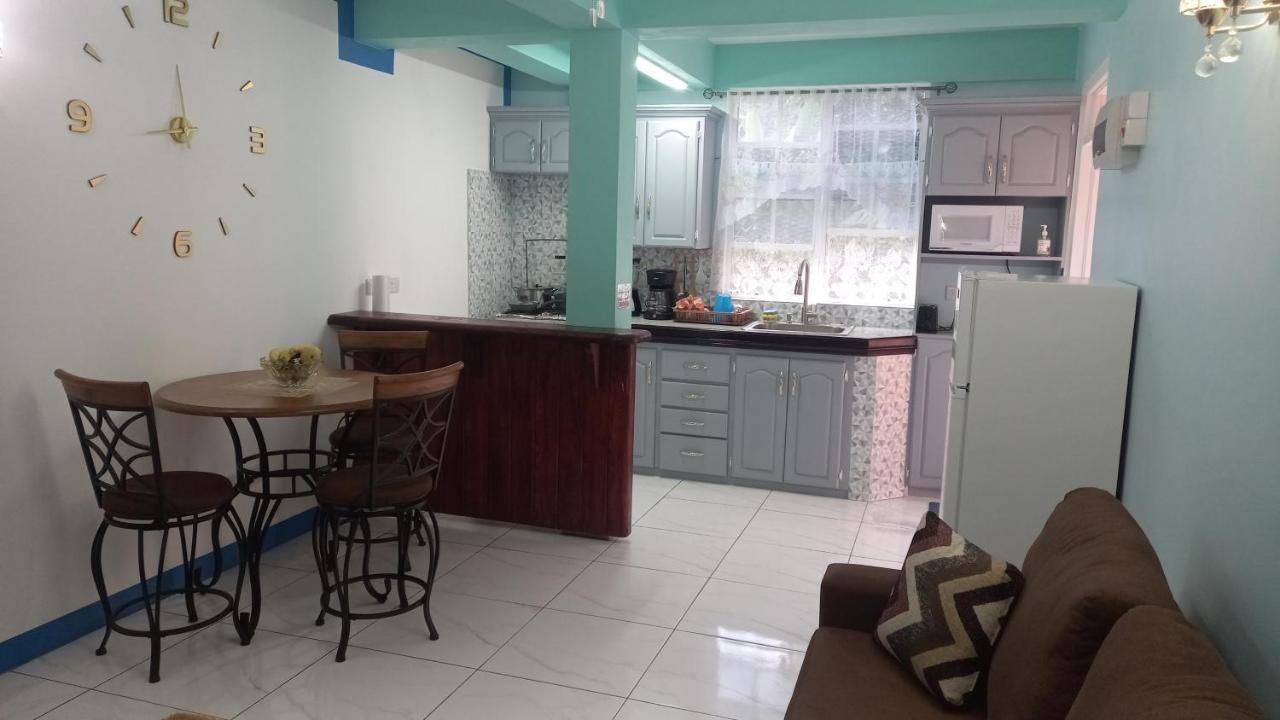 Апартаменты Cozy Vacation Retreat With Free Parking Розо Экстерьер фото